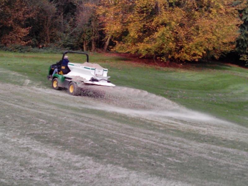 Beispiel Besandung der Senke auf Fairway 8 Ostplatz