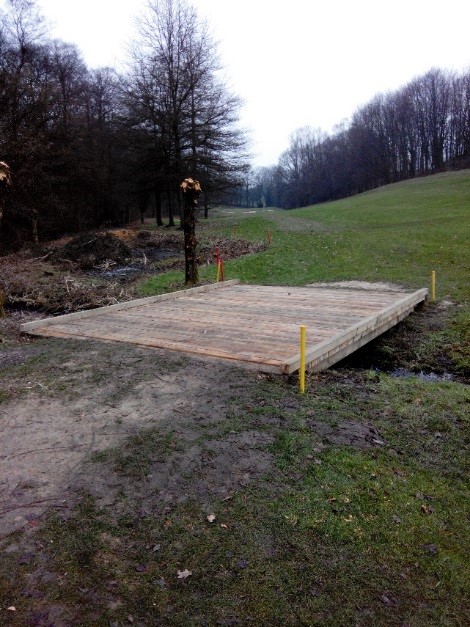 Neue Brücke auf der Bahn 12 des Ostplatzes