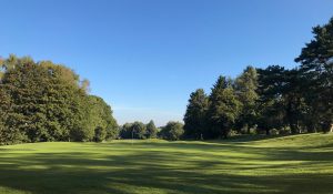 Blick auf einen Fairway des Golfclub Hubbelrath in Düsseldorf